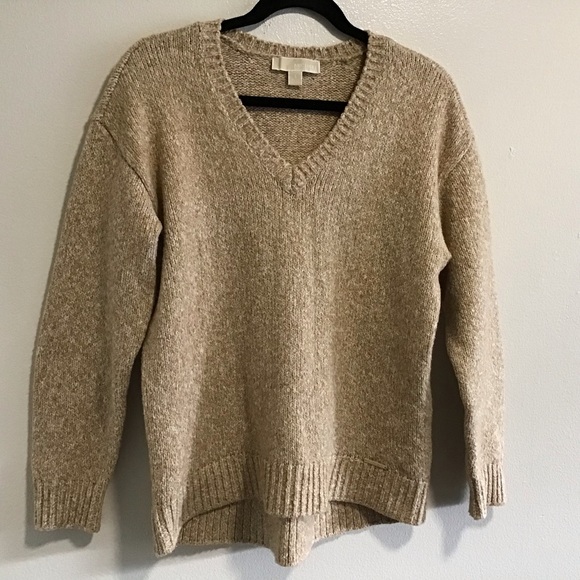 Lovely Michael Kors Sweater VNeck Ribbed Edges - Picture 3 of 7